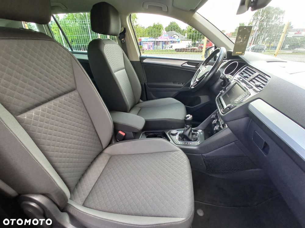 Volkswagen Tiguan - 11