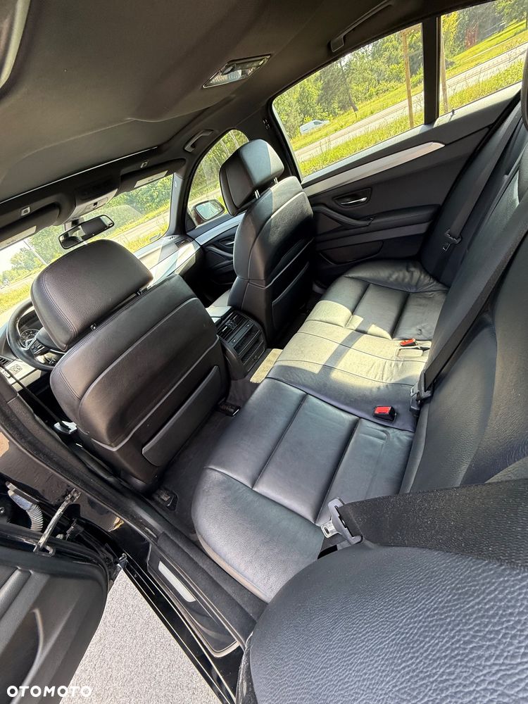 BMW Seria 5 528i Sport-Aut - 9