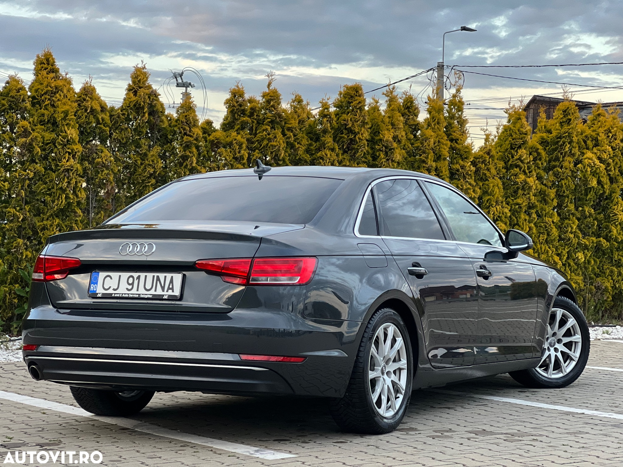 Audi A4 Avant 2.0 TDI S tronic - 4