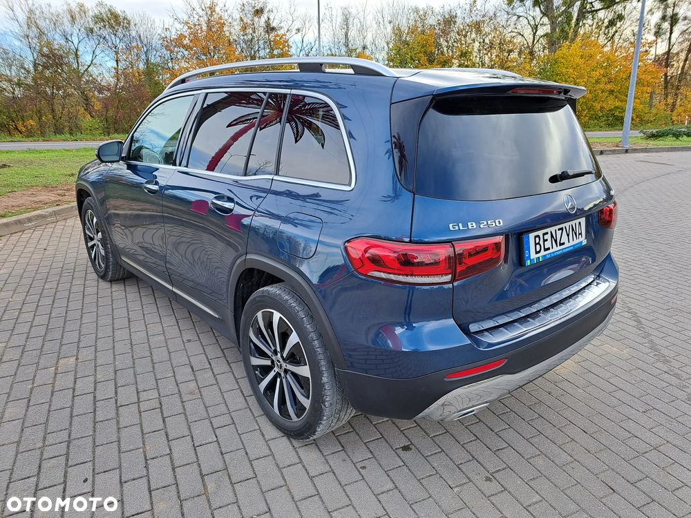 Mercedes-Benz GLB - 10