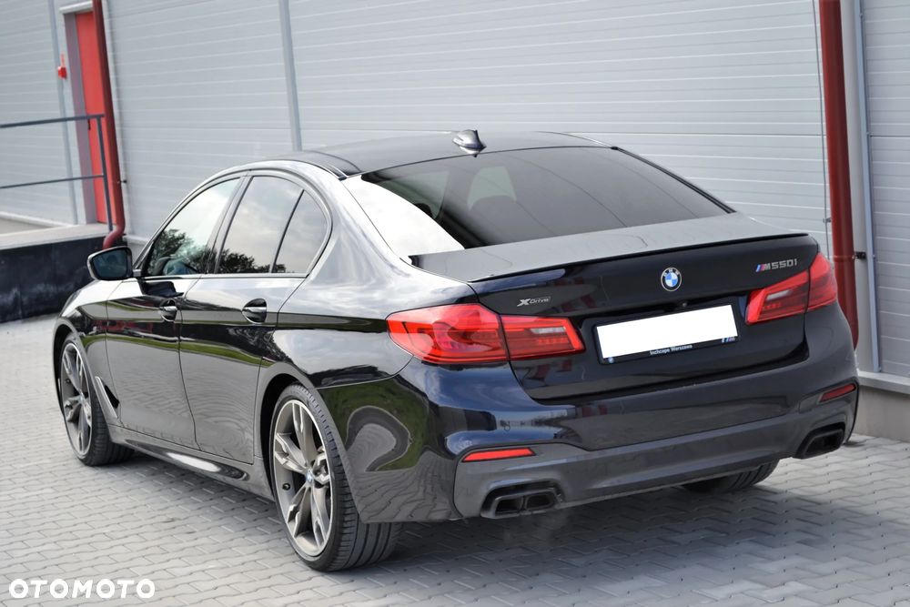 BMW Seria 5 M550i xDrive sport - 12
