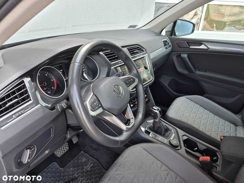 Volkswagen Tiguan - 10