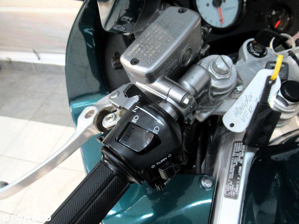 Honda VFR - 14