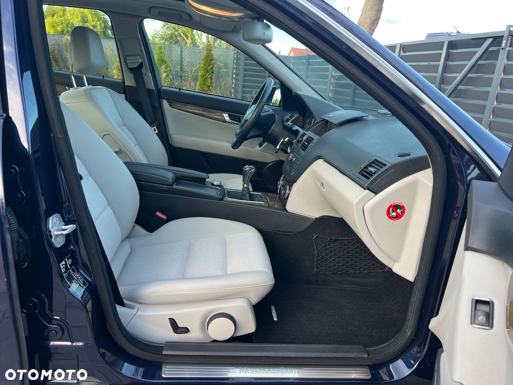 Mercedes-Benz Klasa C 200 Kompressor Avantgarde - 26