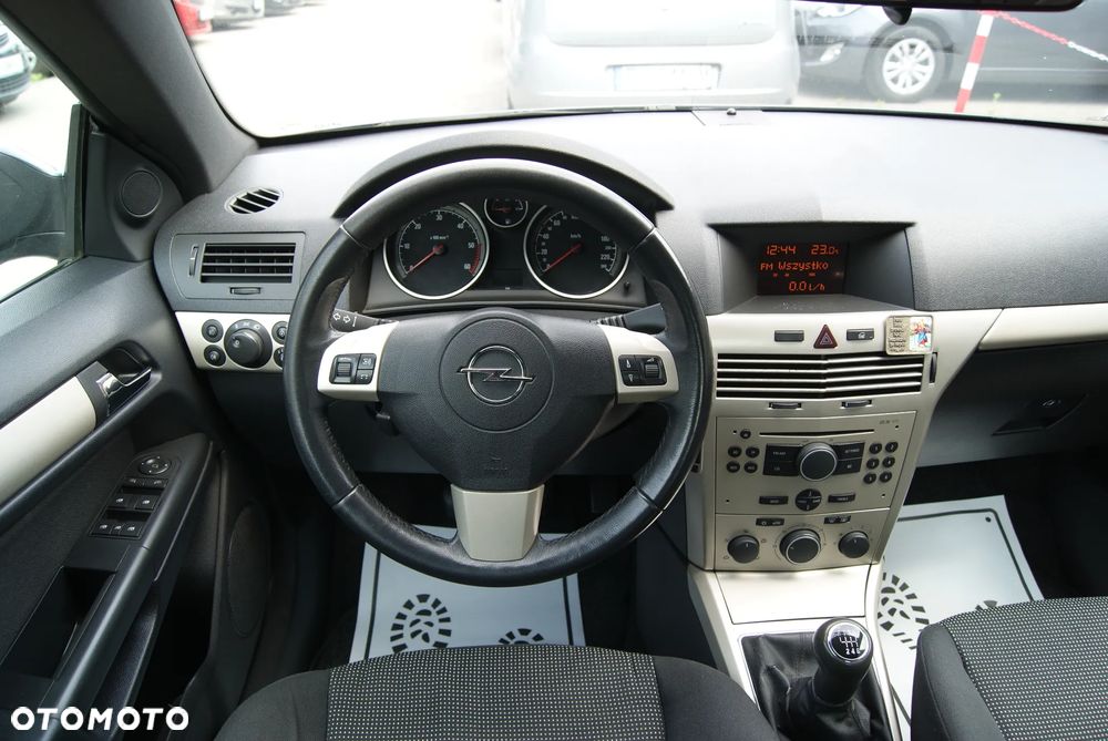 Opel Astra 1.9 CDTI DPF Sport - 24
