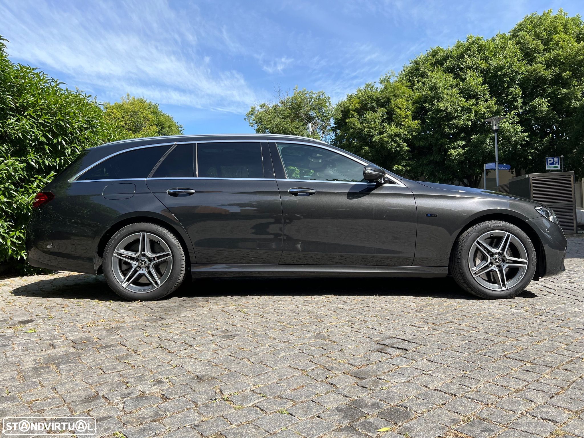 Mercedes-Benz E 300 de AMG Line - 1