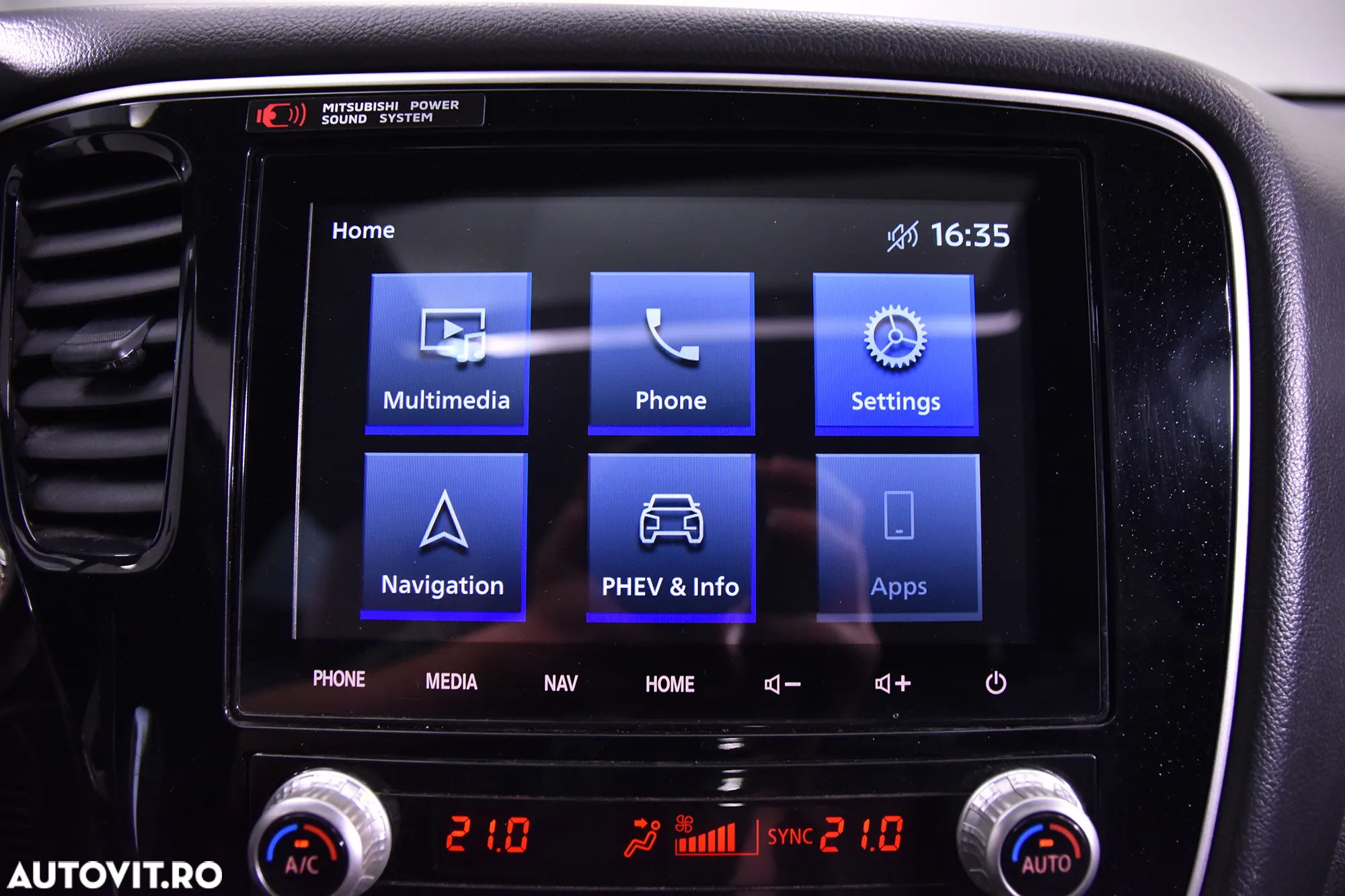 Mitsubishi Outlander - 21