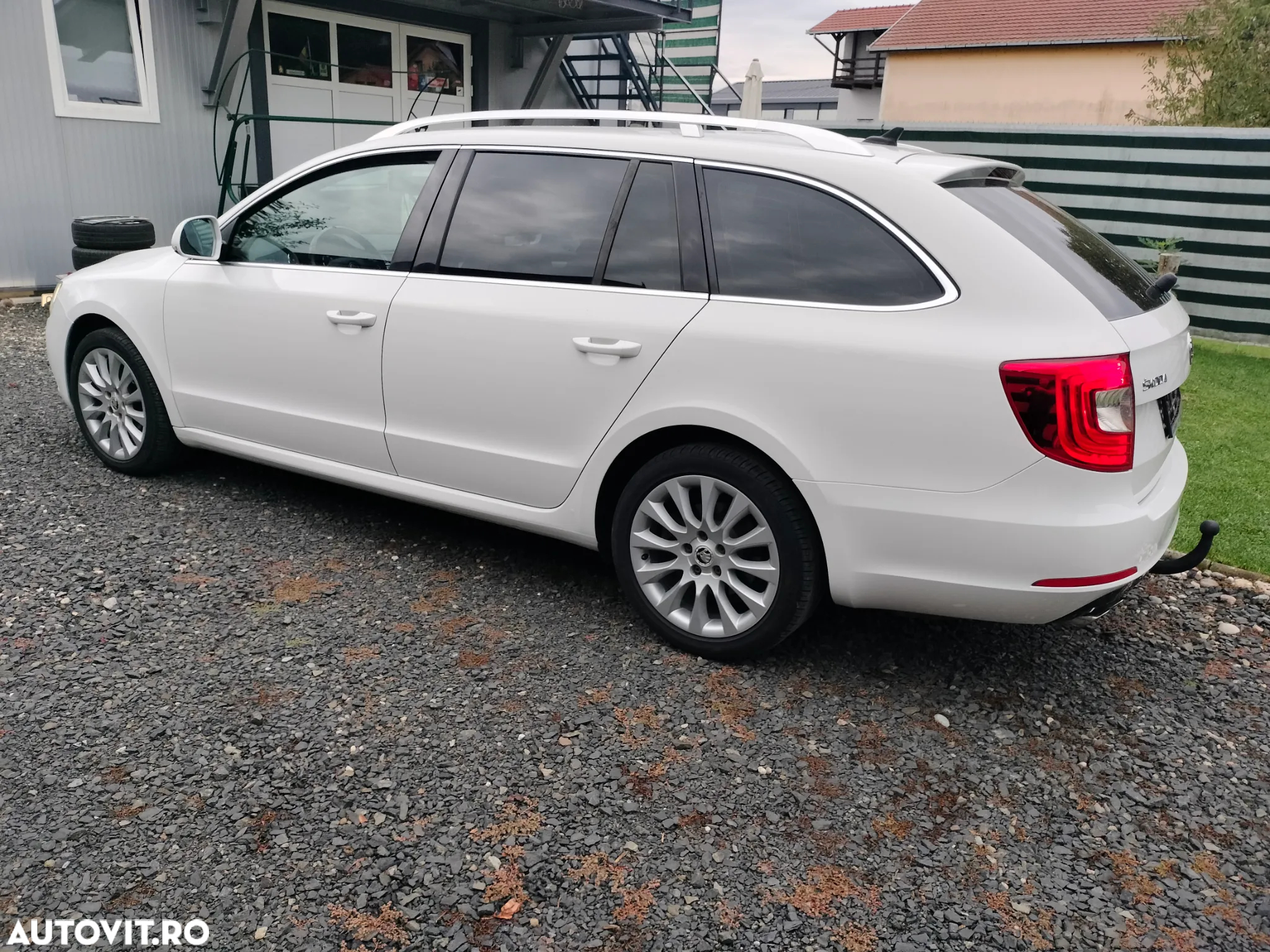 Skoda Superb 2.0 TDI DSG FAMILY - 30