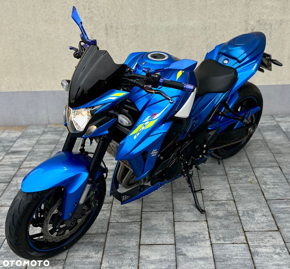 Suzuki GSX - 10