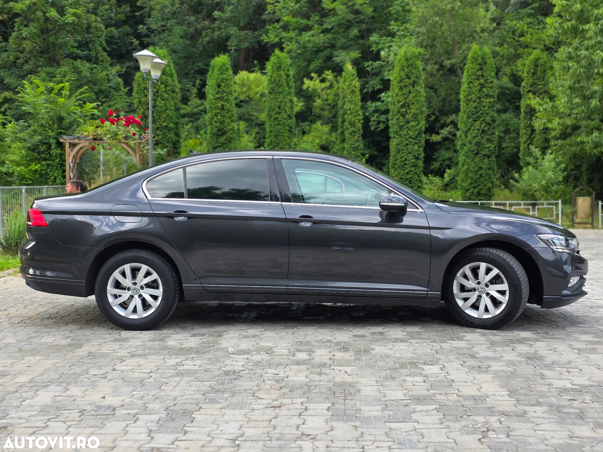 Volkswagen Passat - 36