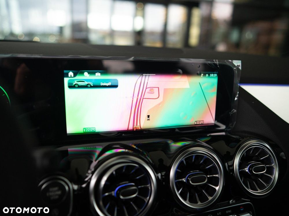 Mercedes-Benz GLA - 24