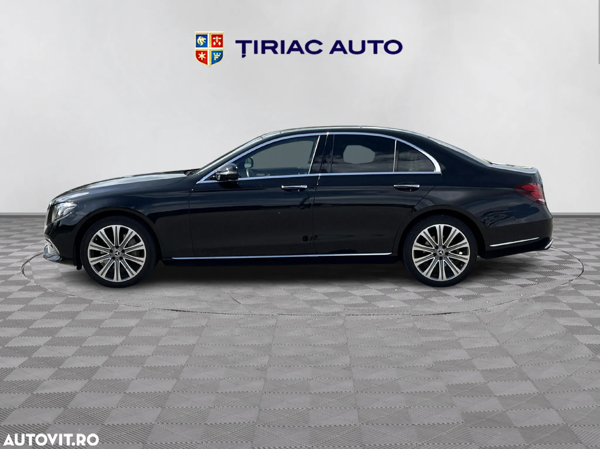 Mercedes-Benz E 300 9G-TRONIC Exclusive - 2