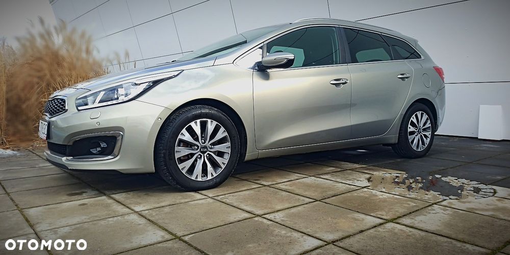 Kia Ceed 1.6 CRDi 136 DCT ISG Platinum Edition - 4