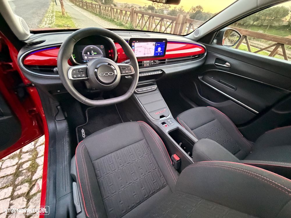 Fiat 600e Red - 15