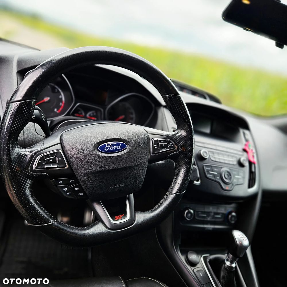 Ford Focus 2.0 EcoBoost ST - 11