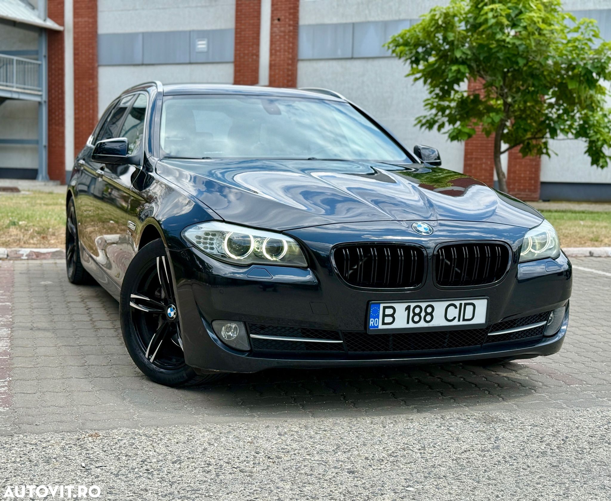 BMW Seria 5 520d xDrive Touring Aut. - 1