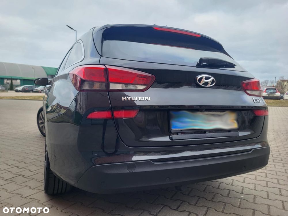 Hyundai i30 blue Kombi 1.6 CRDi YES Gold - 24