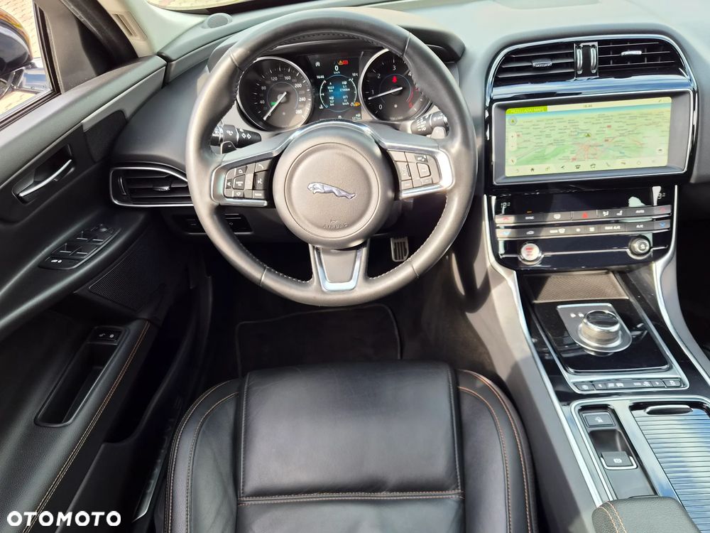 Jaguar XE 2.0 D180 SE - 6