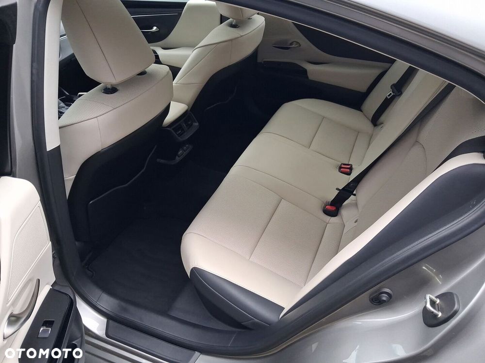 Lexus ES 300h Business Edition - 21