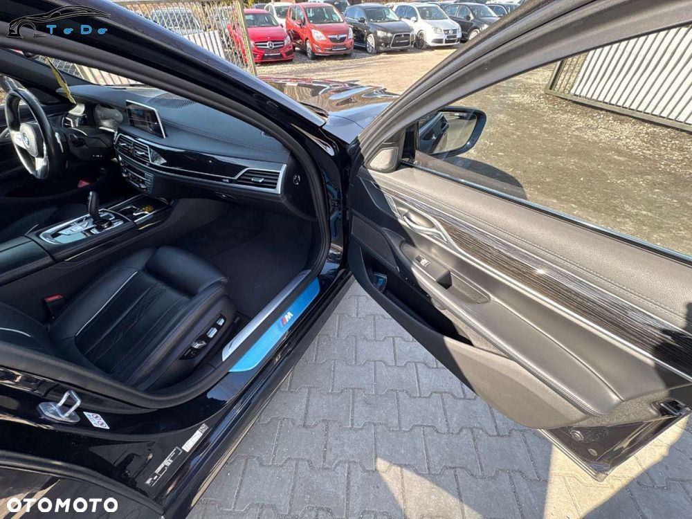BMW Seria 7 750i xDrive sport - 35