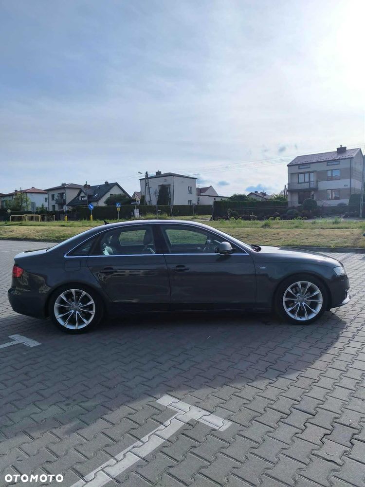 Audi A4 Limousine - 4