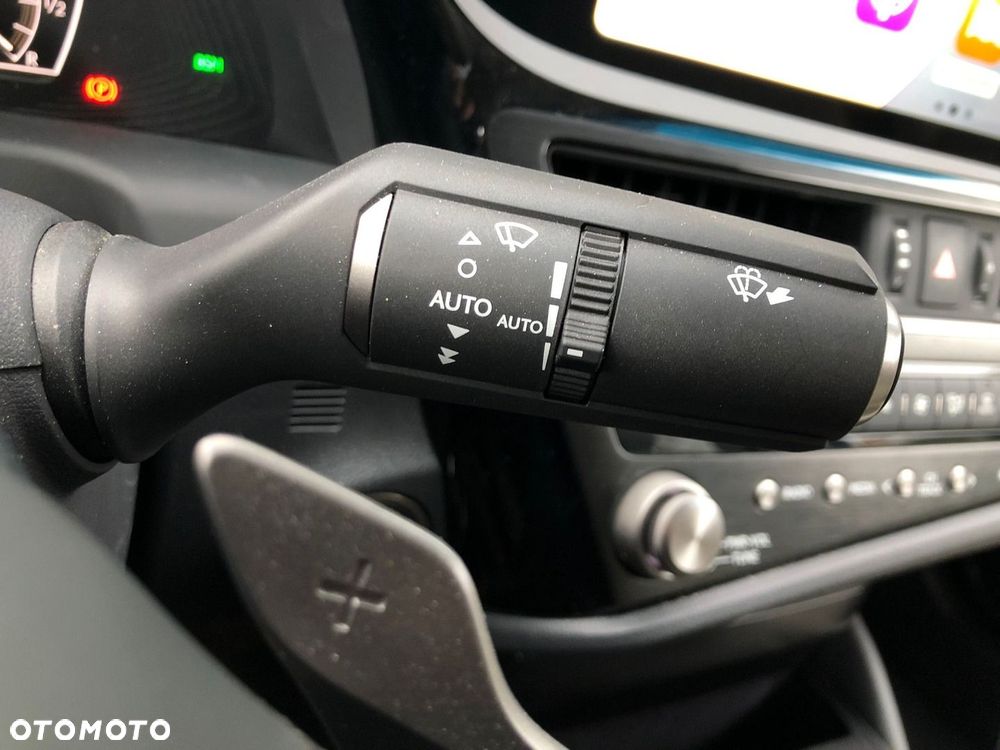 Lexus ES 300h F Sport Design - 28