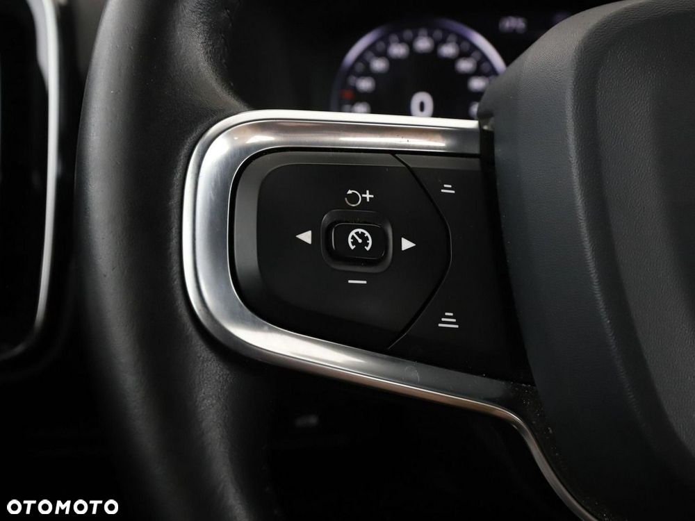 Volvo XC 40 D4 AWD Momentum Pro - 33
