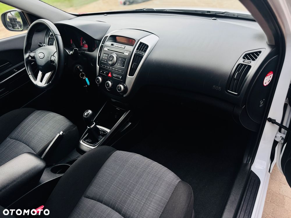 Kia Ceed 1.4 CVVT Dream-Team Edition - 10