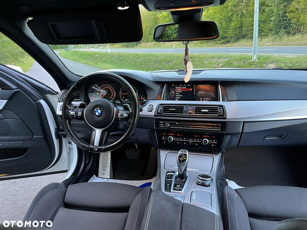 BMW Seria 5 530d xDrive Touring - 12
