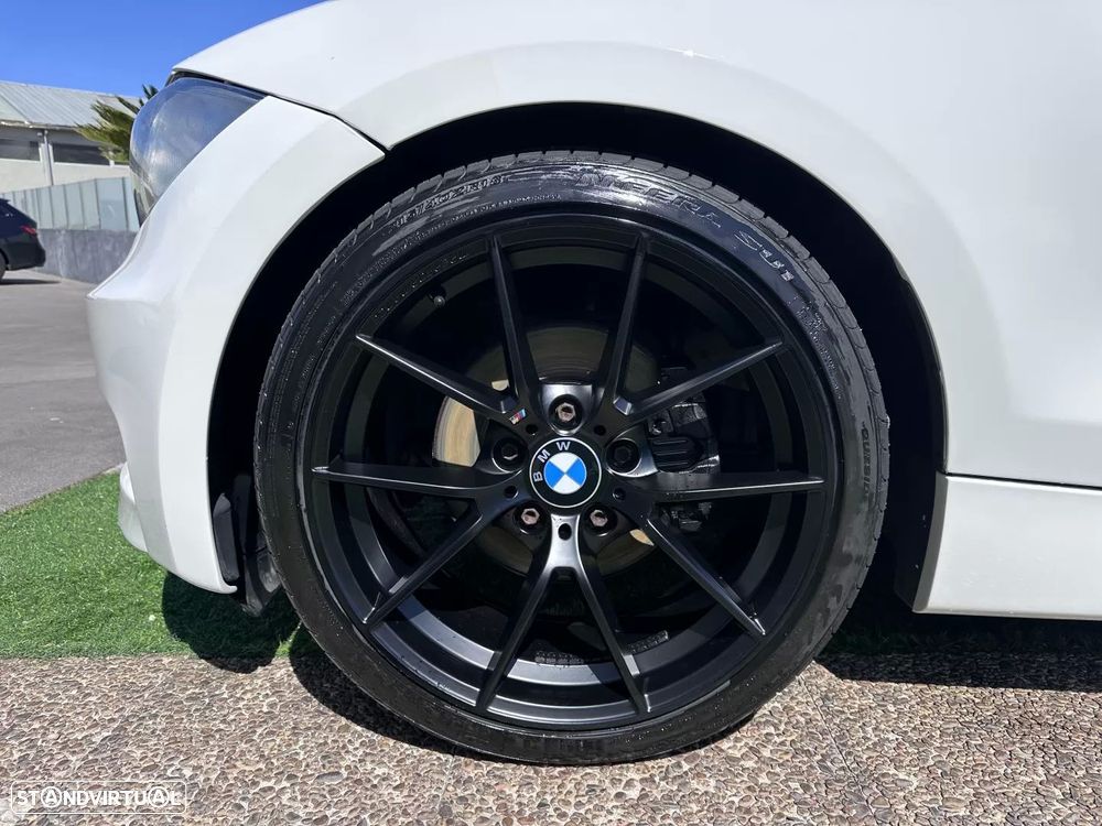 BMW 120 d Limited Edition Lifestyle c/ M Sport Pack - 21