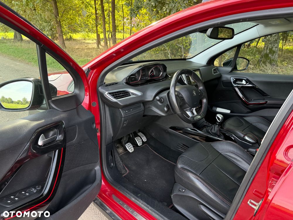 Peugeot 2008 1.2 Pure Tech Allure S&S - 20