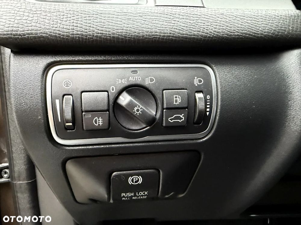 Volvo XC 60 D4 Drive-E Momentum - 30