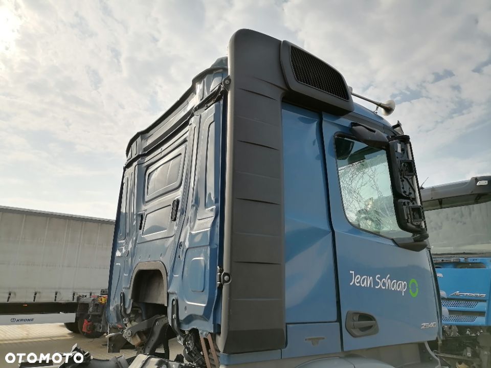 Dolot komin Mercedes Antos Arocs Actros MP4 - 1