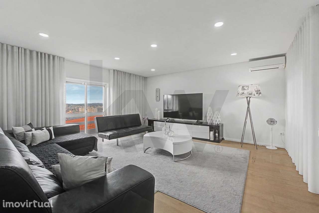 Moradia T3+2 Renovada com Piscina Privada e Churrasqueira (Trofa) - Grande imagem: 2/31