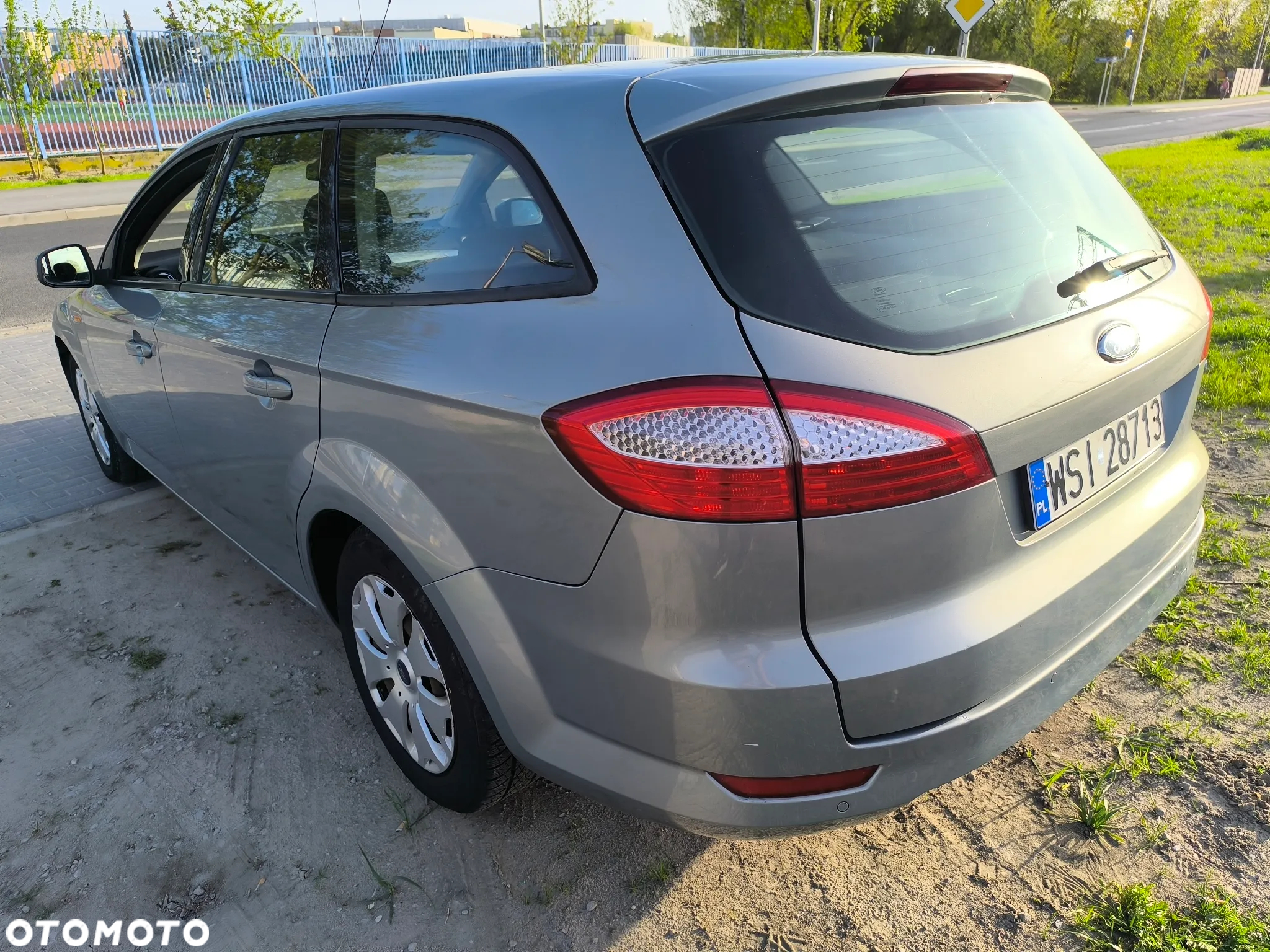 Ford Mondeo 1.8 TDCi Ambiente - 27