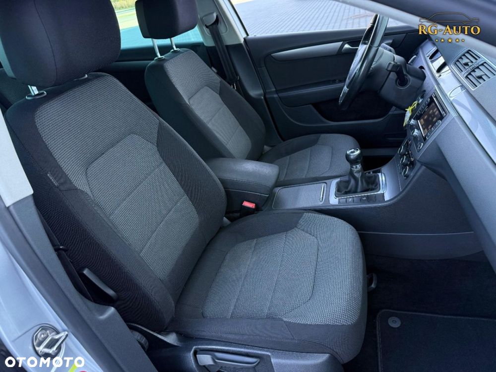 Volkswagen Passat - 27