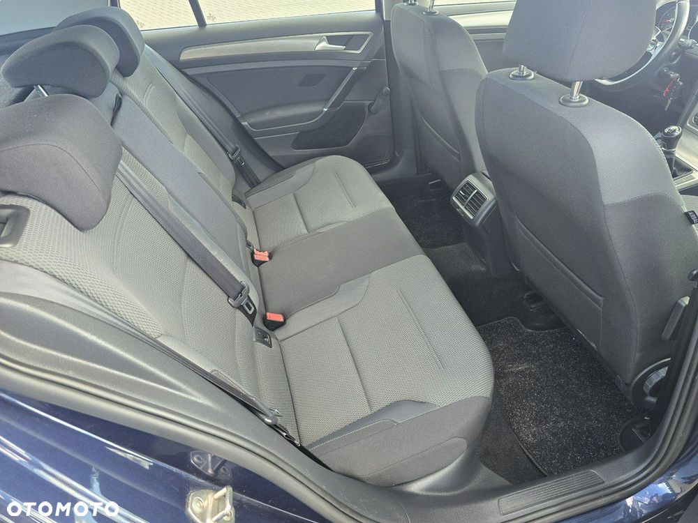 Volkswagen Golf - 24