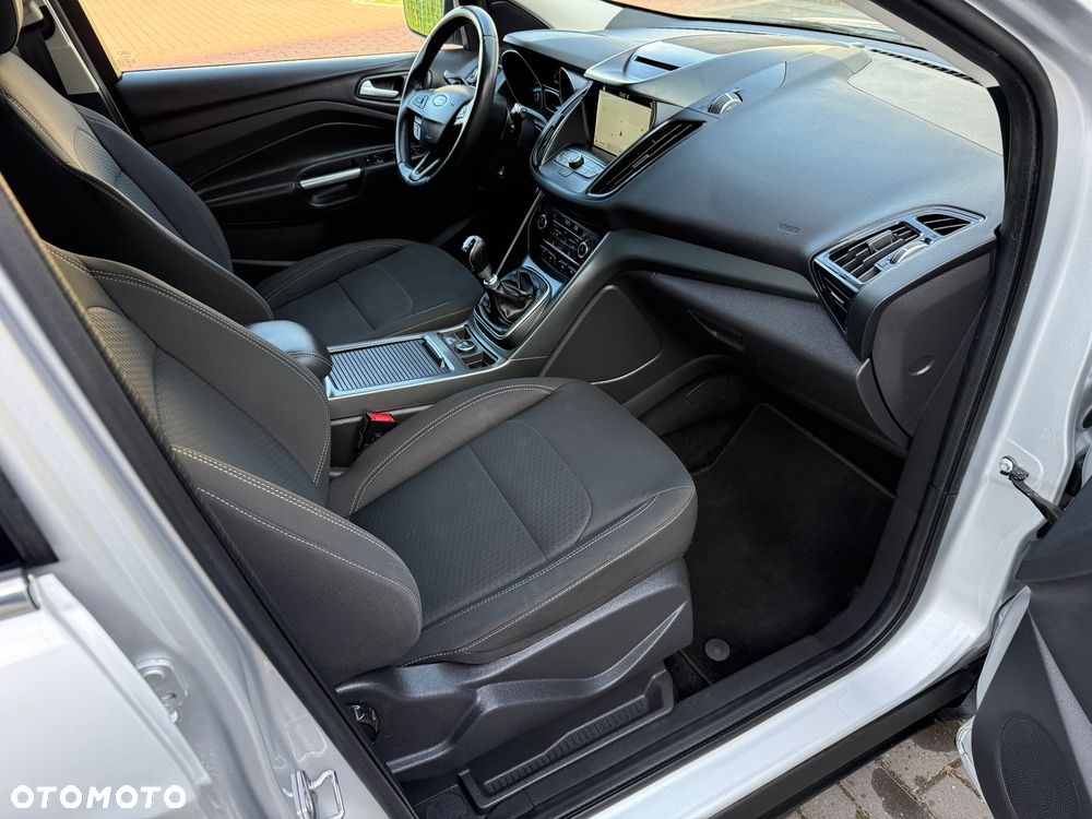 Ford Kuga - 10
