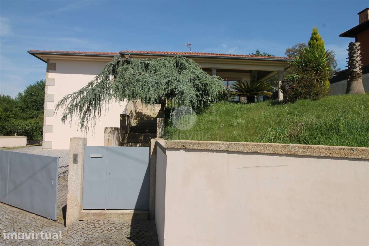 Moradia Individual, com área habitacional, com 212 m² - Grande imagem: 3/58