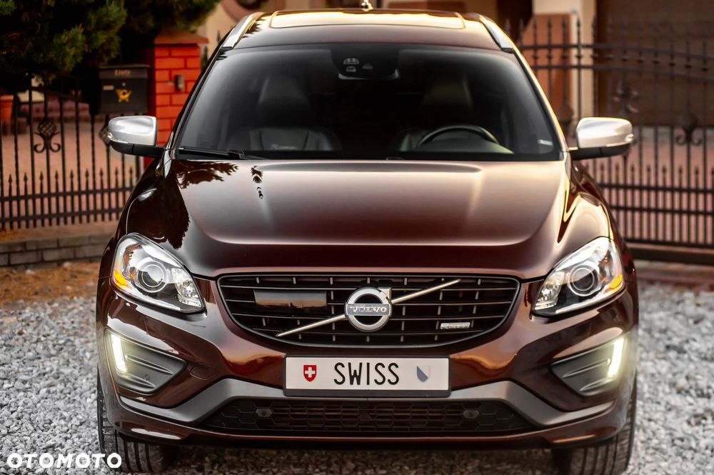 Volvo XC 60 D5 AWD R-Design Momentum - 4