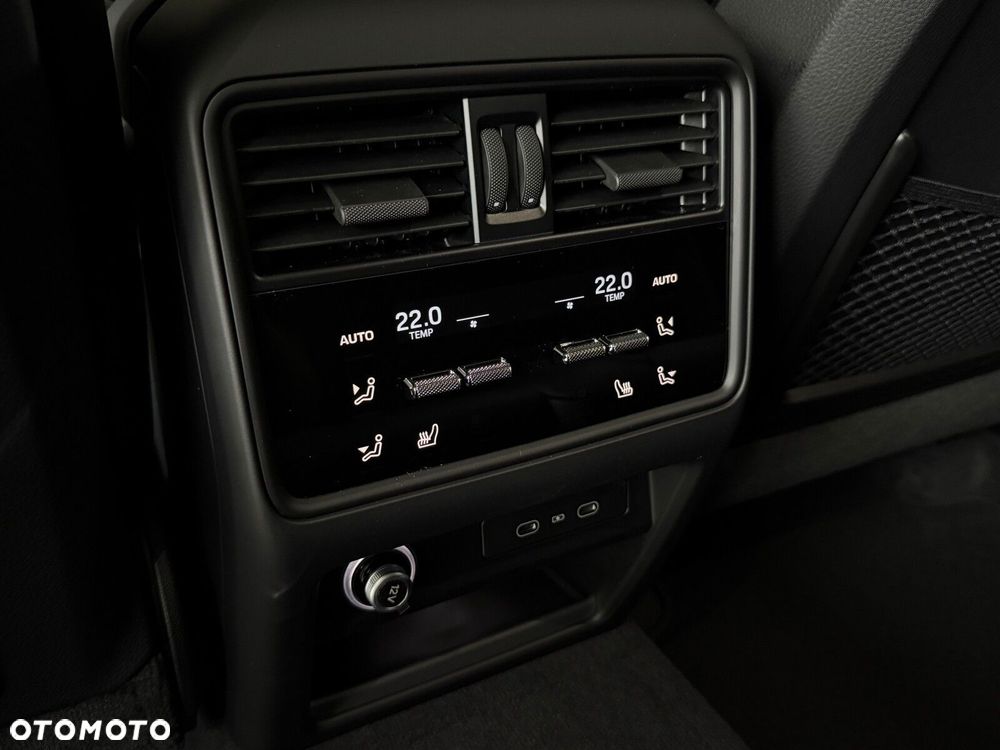 Porsche Cayenne - 30