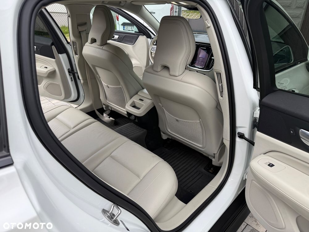 Volvo V60 B5 B AWD Plus Dark - 15