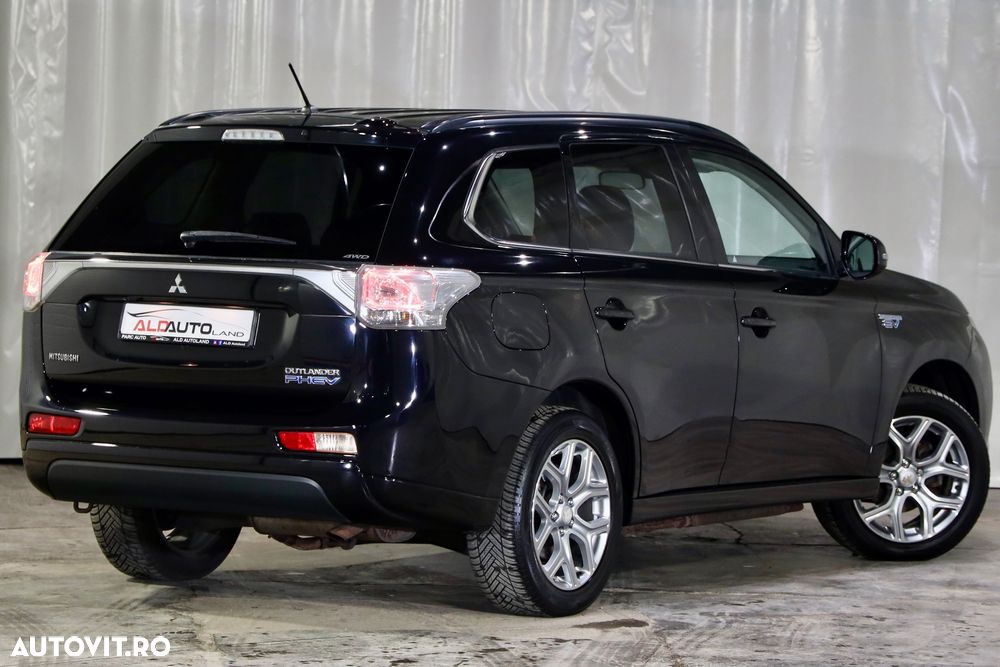 Mitsubishi Outlander 2.0 4WD Plug-In Hybrid - 2