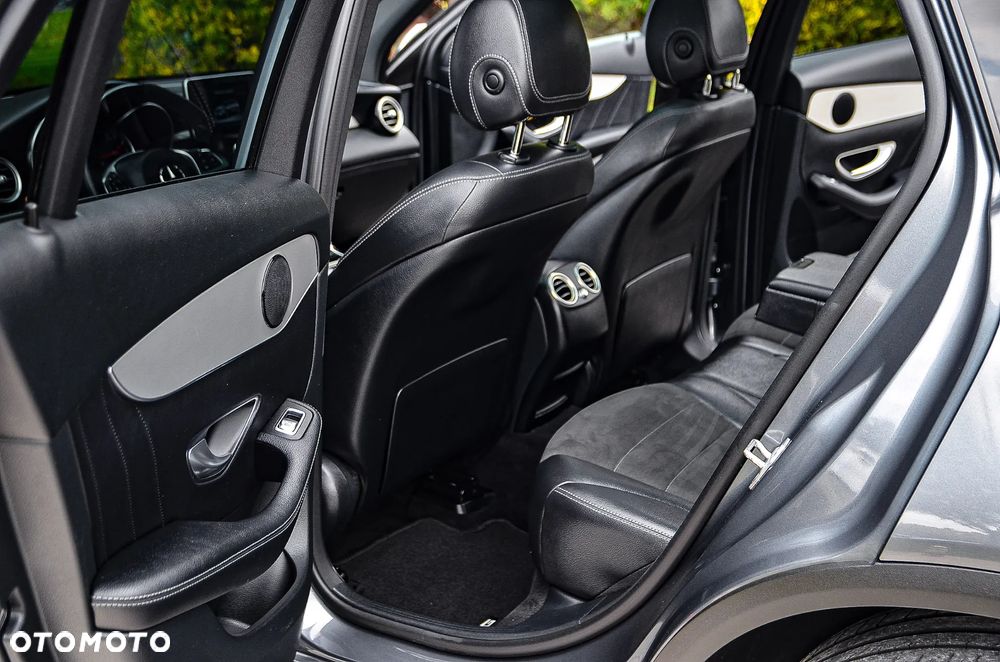 Mercedes-Benz GLC 250 4Matic 9G-TRONIC AMG Line - 29