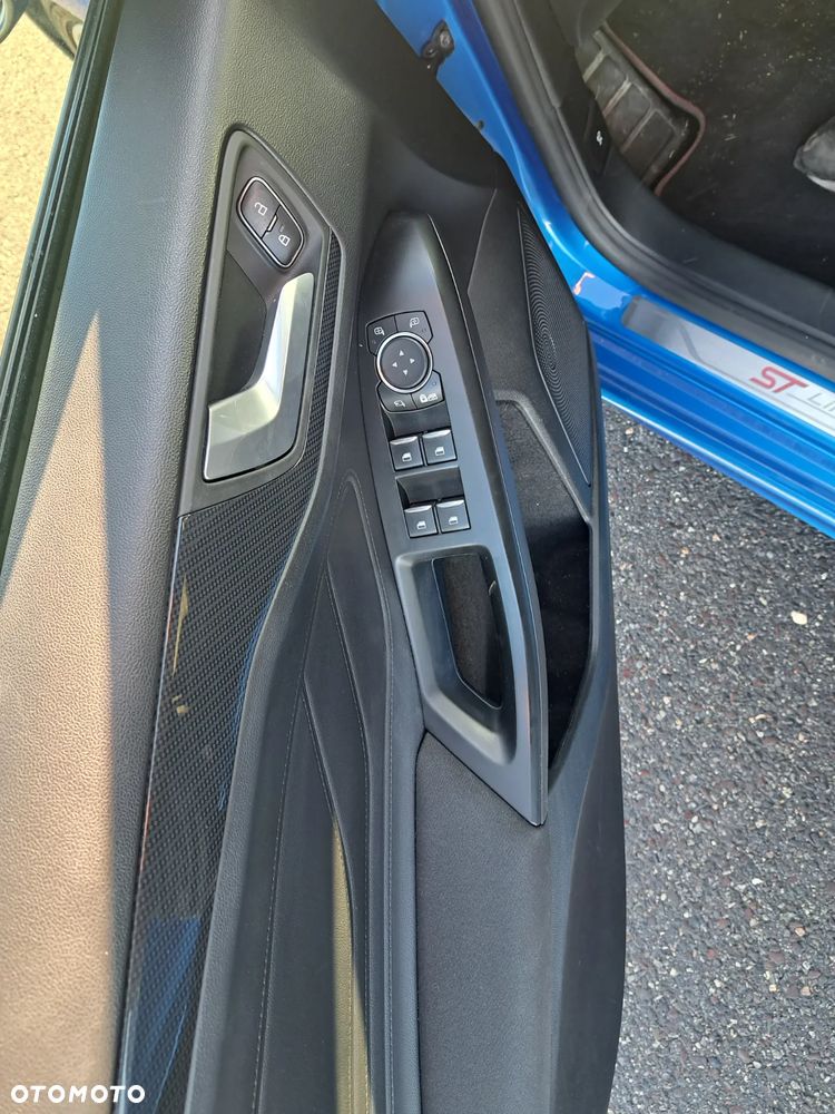 Ford Focus 1.0 EcoBoost Hybrid ST-LINE DESIGN - 14