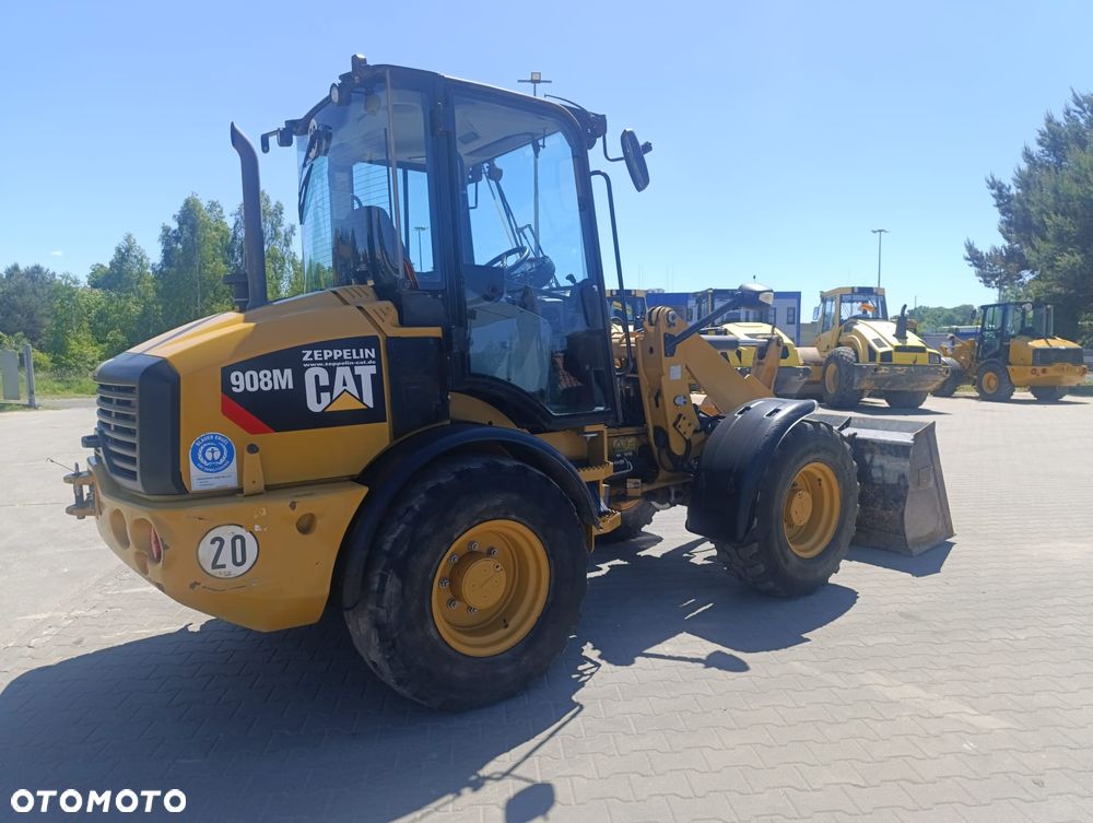 Caterpillar 908M - 4