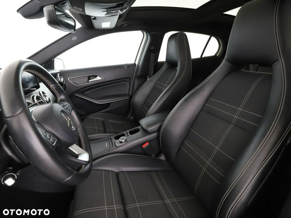 Mercedes-Benz GLA 200 7G-DCT - 14