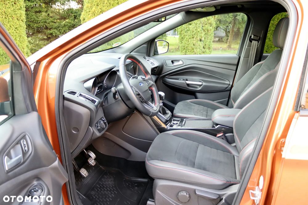 Ford Kuga 1.5 EcoBoost 2x4 ST-Line - 26