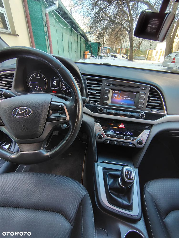 Hyundai Elantra 1.6 Comfort - 4