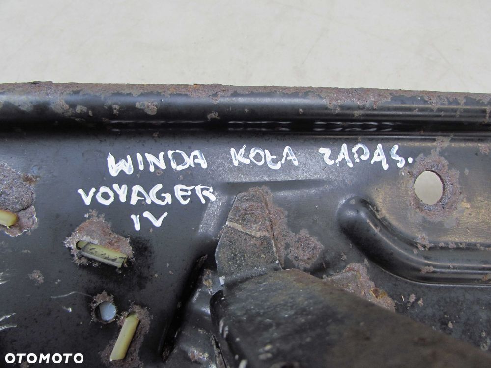 CHRYSLER GRAND VOYAGER IV 00-07 WINDA KOLA ZAPASOWEGO 04860958 - 7